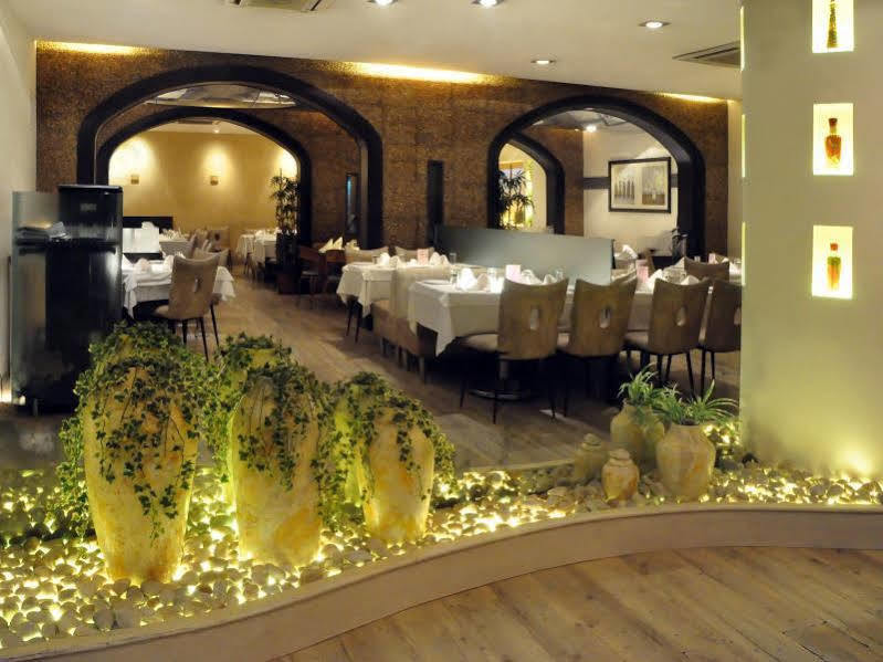 Abbott Hotel Наві-Мумбаї Екстер'єр фото